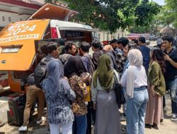 Mahasiswa Uniska Mengemukakan Pendapat tentang Kondisi Bangsa di Acara Mobil Ide Rakyat