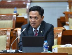 Habiburokhman dari Gerindra Menyatakan MKMK Tidak Bisa Membatalkan Keputusan Mengenai Batas Usia Calon Presiden/Wakil Presiden.