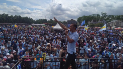 Ribuan Orang Berkumpul di Lapangan Kaliwates, Serukan Dukungan untuk 02