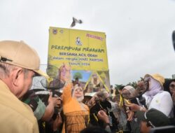 Acil Odah memimpin gerakan “Perempuan Menanam Ribuan Pohon” untuk Memperingati Hari Kartini di Kalimantan Selatan