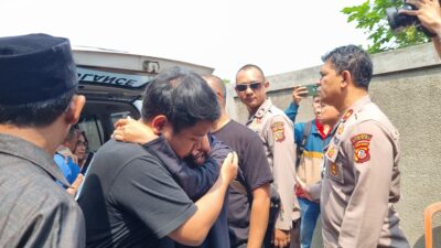 Histerisnya Tangisan Menyambut Kedatangan Jenazah dari Kecelakaan Pesawat di BSD