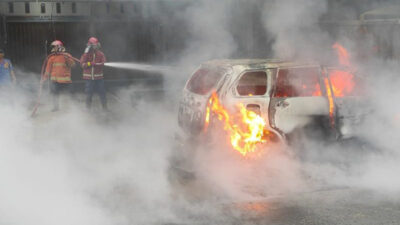 Mobil Yang Memuat Pertalite Terbakar Secara Tiba-Tiba, Saksikan Keseluruhan Kejadiannya