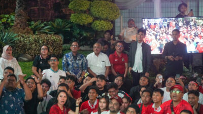 Ribuan Pendukung Memenuhi Gedung Kemenpora, Memberikan Dukungan kepada Timnas U-23 Indonesia