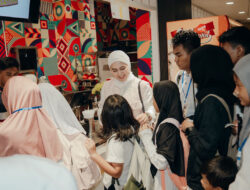 Sahroni Ajak Ratusan Anak Yatim Berwisata ke Trans Studio Cibubur, Meriah