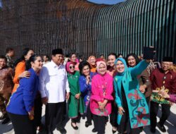 Prabowo Subianto Enjoying a Lighthearted Moment by Taking a Selfie with Iriana and Mothers at IKN