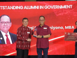 Dies Natalis ke-60 IPB memberikan ‘Fateta Award 2024’ kepada Menteri Lingkungan Hidup dan Kehutanan serta Direktur Utama Astra