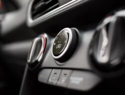 Estimasi Biaya Servis AC Mobil dan Penyebab AC Tidak Dingin